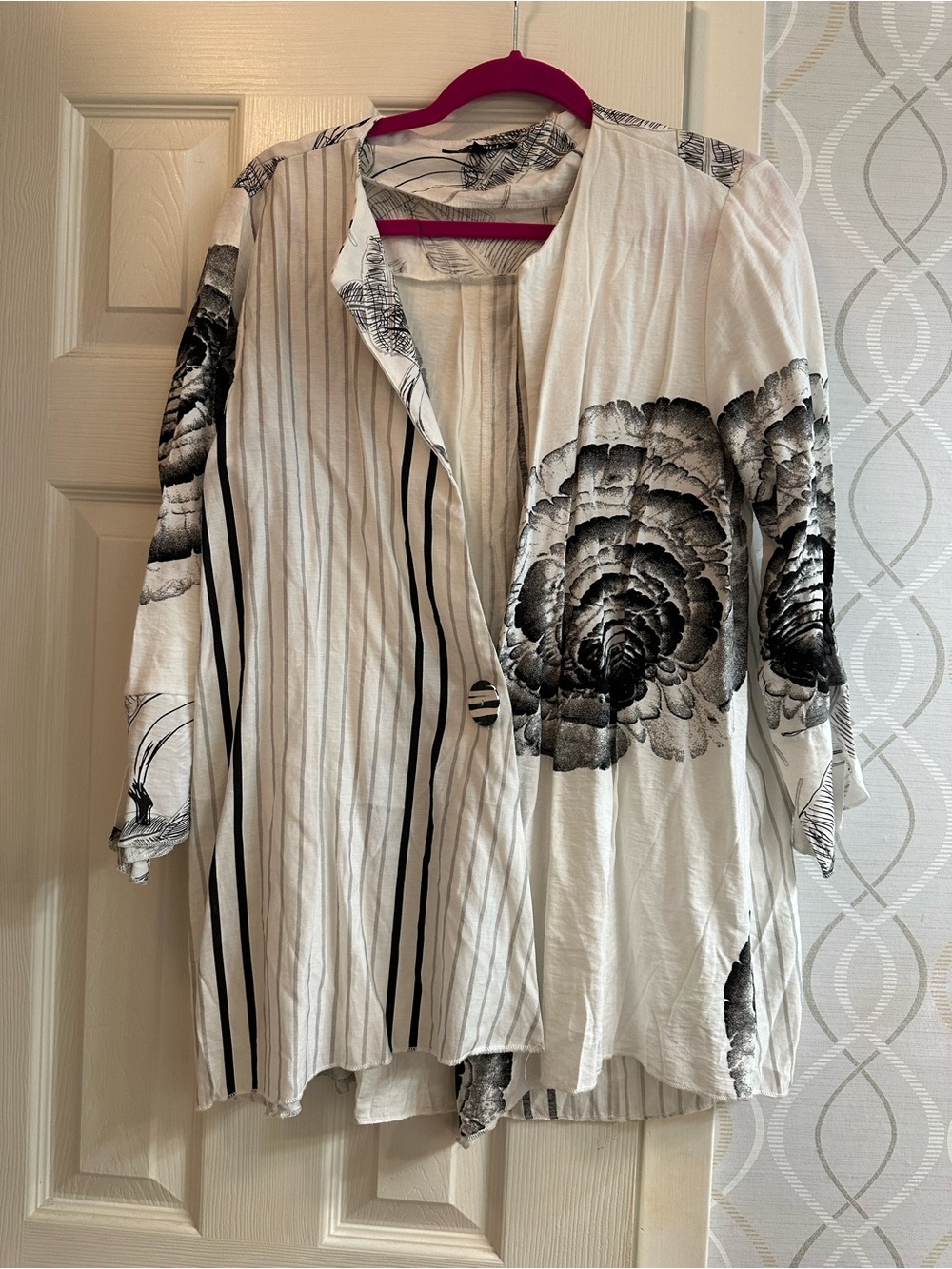 Women’s White & Black Floral Lightweight Jacket